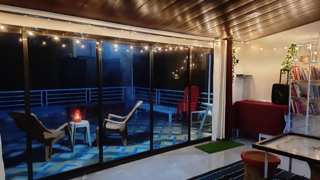 Hostel Costel Mālvan Exteriér fotografie